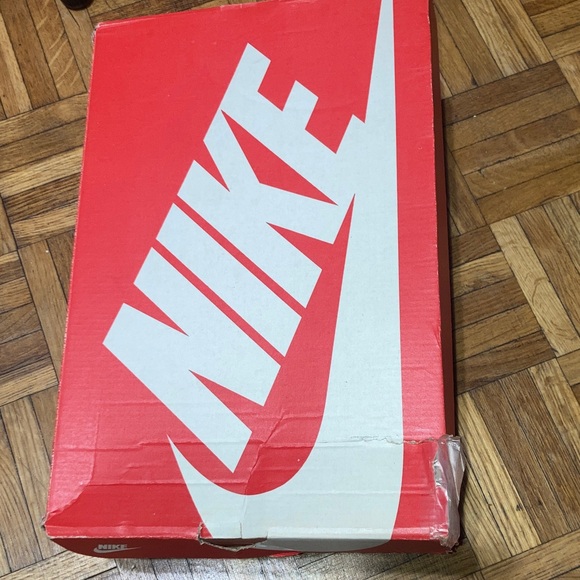 Nike Zoom Men's Black and White Sneakers - Picture 11 of 13